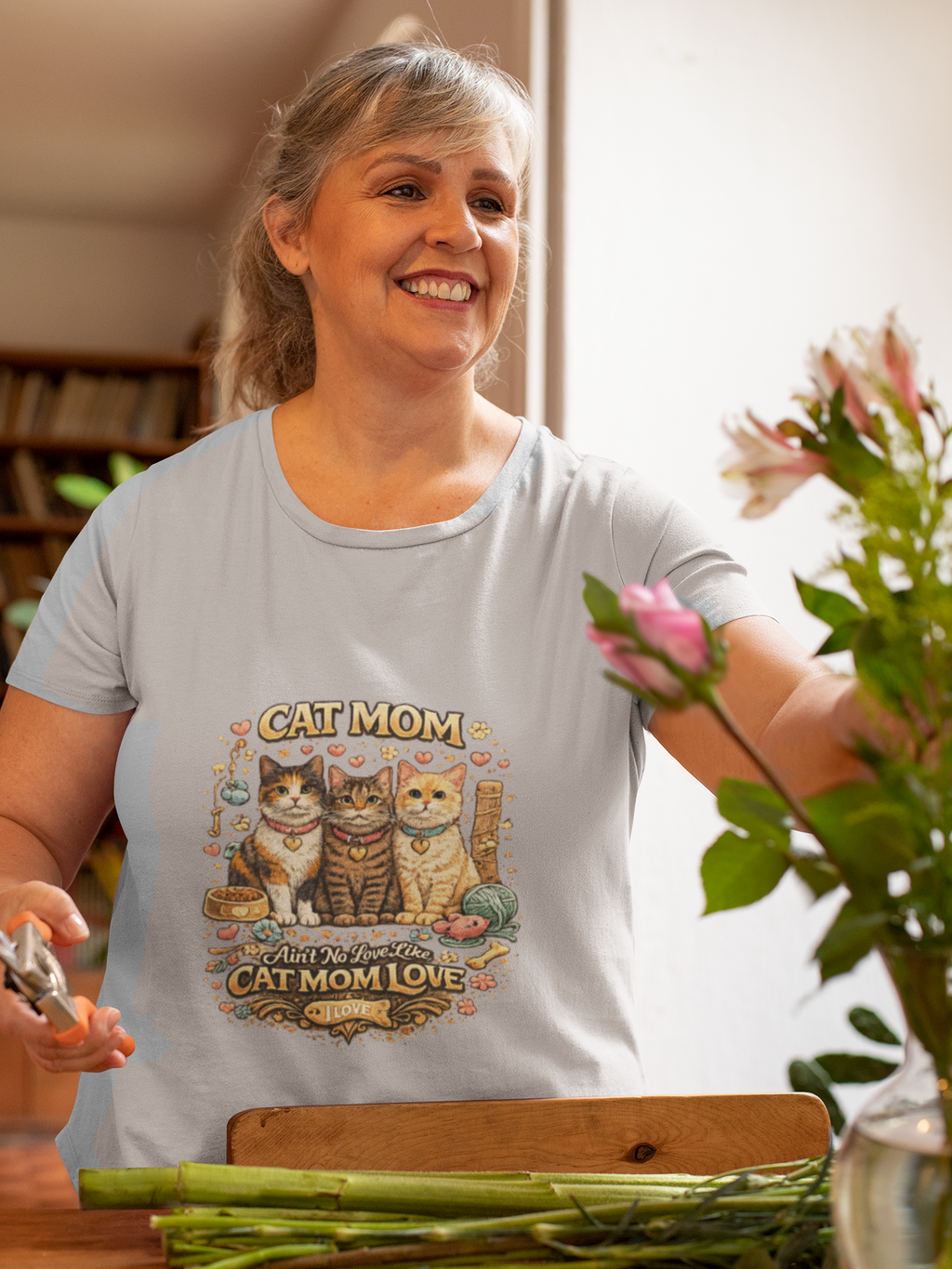 Cat Mom Trio Illustration T-Shirt | Cat Mom Love, Cute Kitten Portraits